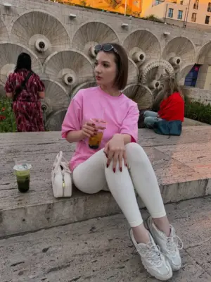 Nora — profile with photos